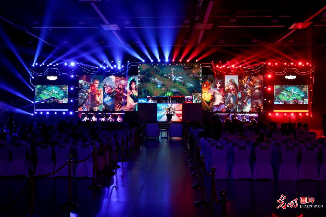 只授予一名 只授予一名