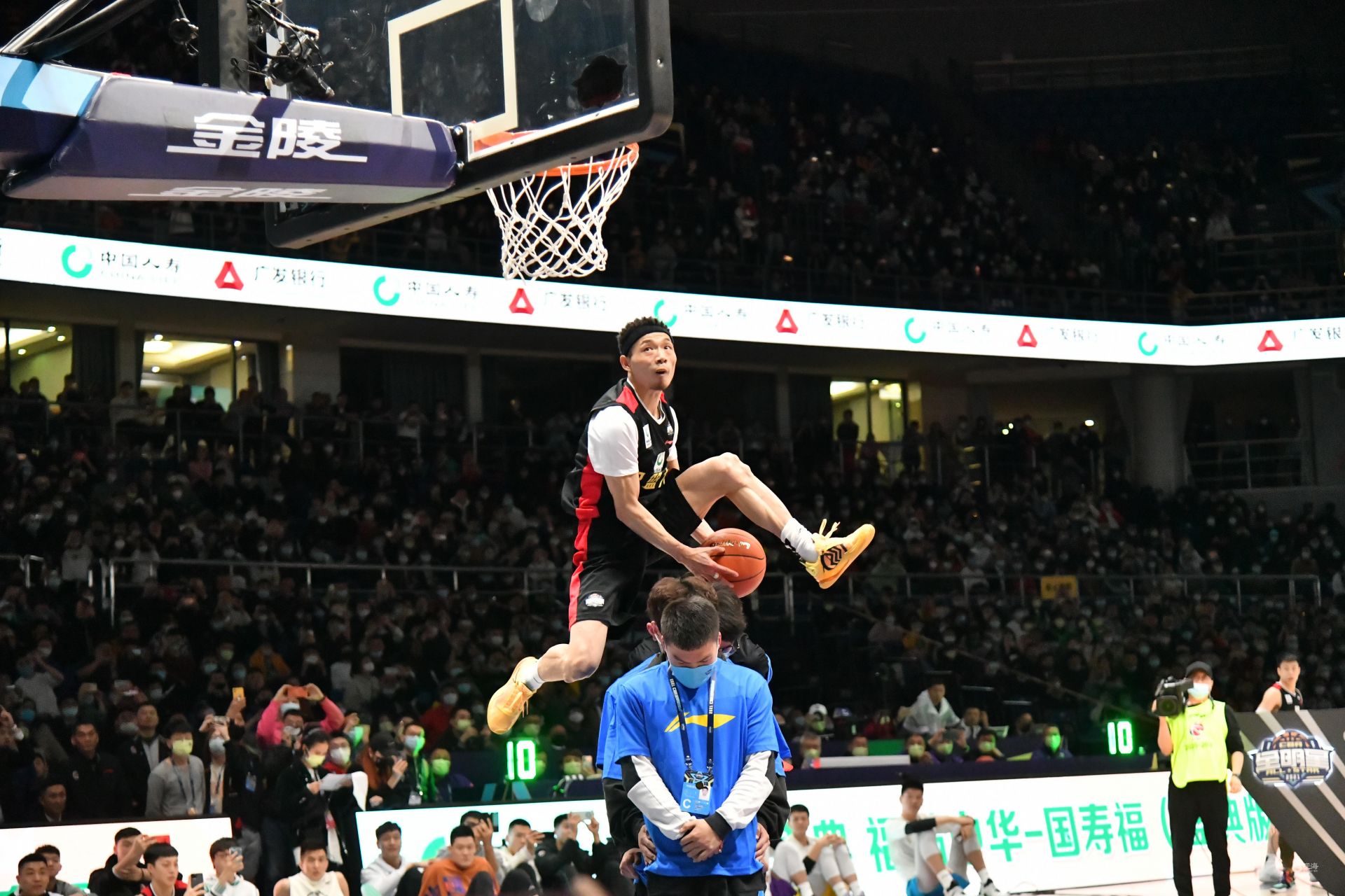 是他和儿子 是他和儿子